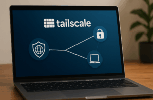 Ziel: einen Tailscale Exit Node auf Debian 13 (trixie) einrichten. Danach kannst du unterwegs jedem WLAN (mit bekanntem Passwort) beitreten und sämtlichen Datenverkehr über deinen eigenen Rechner leiten – ganz ohne Router-Zugriff, ohne Port-Forwarding und ohne kommerzielle VPN-Anbieter. Die Daten sind Ende-zu-Ende per WireGuard verschlüsselt; Tailscale koordiniert nur die Verbindung.